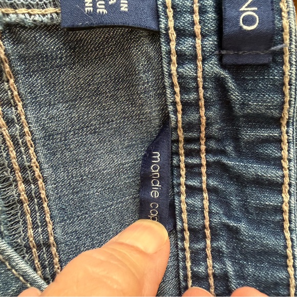 Bandolino Mandie Capri Blue Jeans with Floral Embroidery - Picture 7 of 9